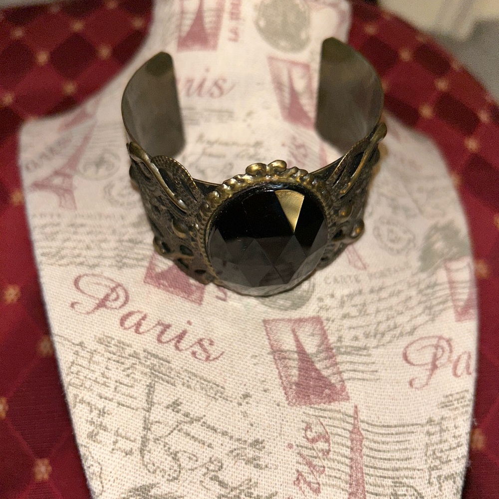 Black gem 💎 metal cuff - Picture 2 of 10